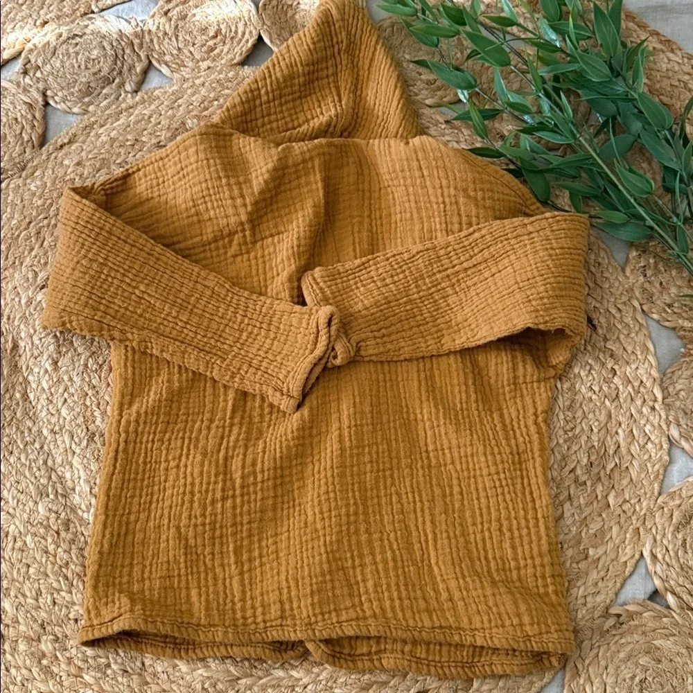 NO BRAND Gauze Lightweight One Buttoned Cardigan with Peter Pan Hood. 3T